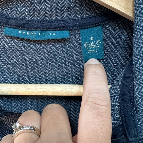 Perry Ellis Quarter Zip pullover - Picture 4 of 5